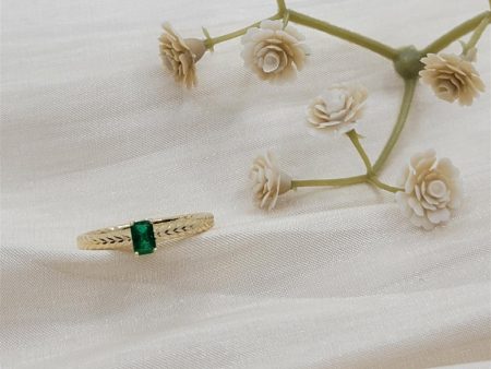 10K Yellow Gold Fashion Emerald Gemstone Ring Fashion